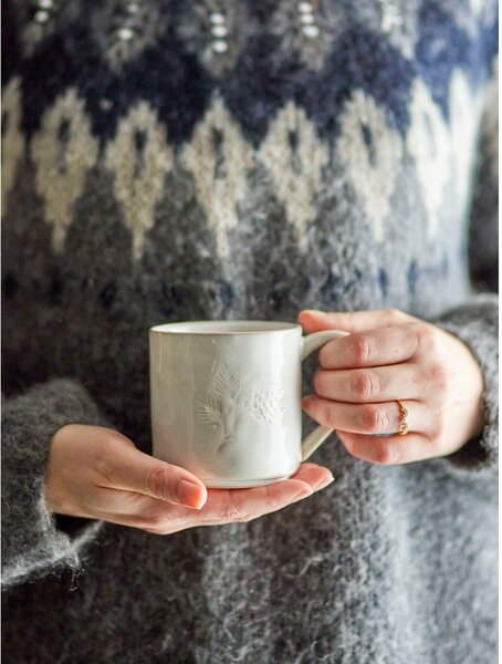 Kremowa kamionkowa filiżanka ze świątecznym motywem 300 ml Winter – Bloomingville