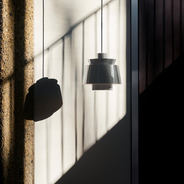 Lampa Wisząca &Tradition, Utzon JU1, ściemnialny, szary, salon, metal, design