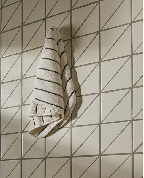 Zielony/beżowy bawełniany ręcznik frotte 30x50 cm Dorane – Kave Home