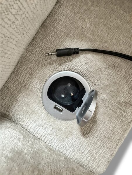 Sofa SOUND 210x105 cm 2-osobowa z Wbudowanym Wzmacniaczem, Bluetooth i Barkiem
