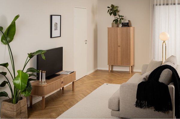 Szafka pod TV w dekorze dębu 140x45 cm Langley – Actona