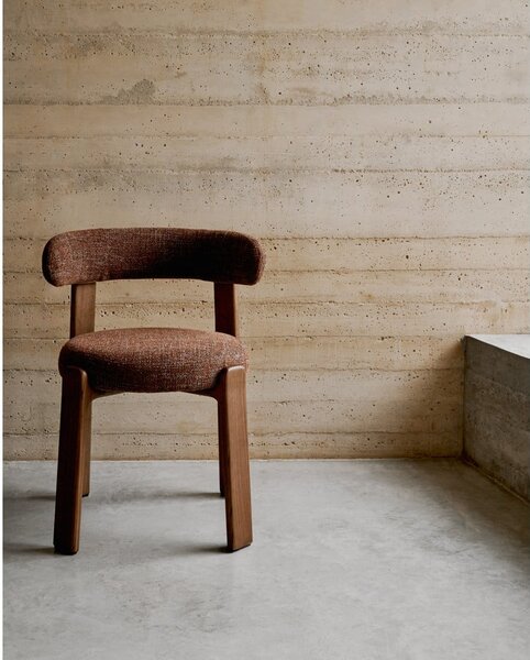 Brązowe krzesło z litego drewna jesionowego Granite – Kave Home