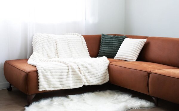 Koc z mikropluszu 130x170 cm Rabbit – Tiseco Home Studio