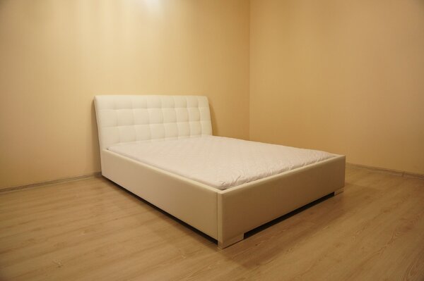 Łóżko tapicerowane PIK 140/200 cm ze stelażem w stylu glamour