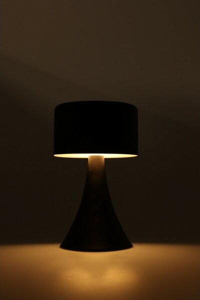 Przenośna metalowa lampa stołowa LED Hatford, 12 x 21 cm