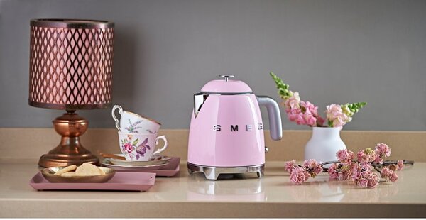 Różowy czajnik elektryczny ze stali nierdzewnej 800 ml Retro Style – SMEG