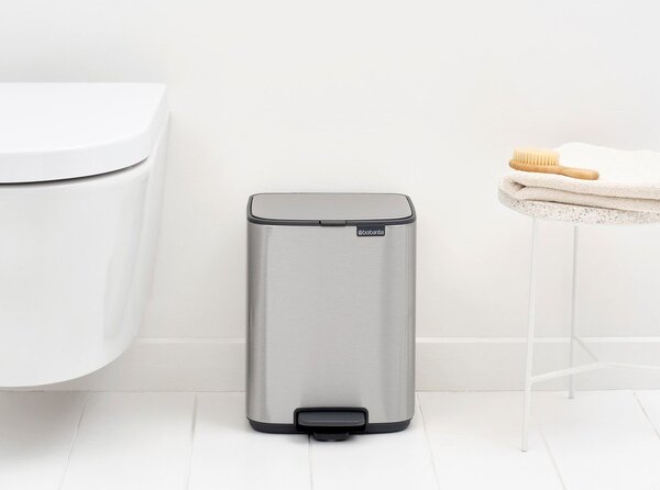 Stalowy kosz na śmieci z pedałem w kolorze matowego srebra 7 l Bo – Brabantia