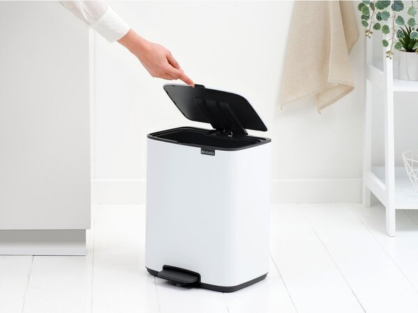 Biały stalowy kosz na śmieci z pedałem 12 l Bo – Brabantia