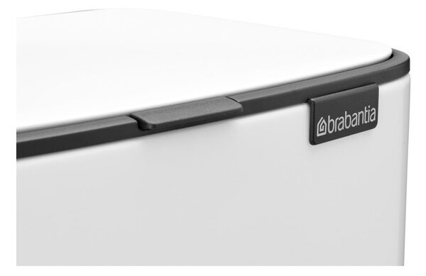 Biały stalowy kosz na śmieci z pedałem 12 l Bo – Brabantia