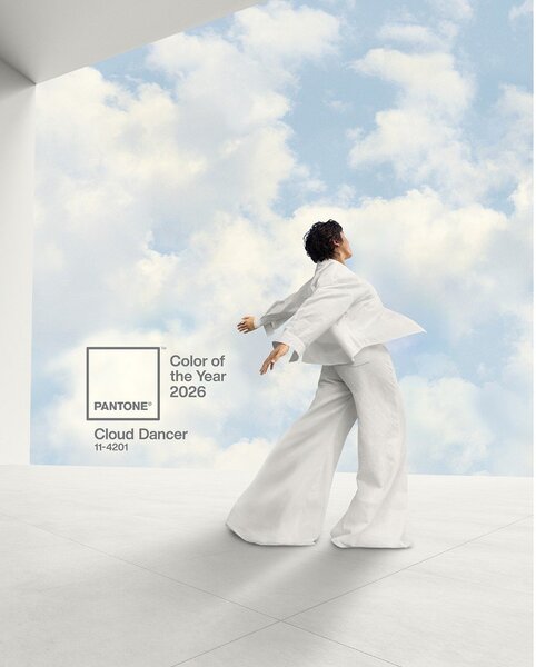 Biały kubek ceramiczny 375 ml Cloud Dancer - Pantone