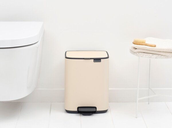 Beżowy stalowy kosz na śmieci z pedałem 7 l Bo – Brabantia