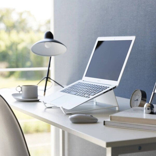 Biały metalowy stojak na laptopa Tower – YAMAZAKI