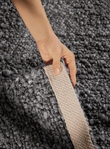 Ciemnoszary dywan z materiału bouclé tkany ręcznie 120x170 cm Notting Hill Portobello – Ted Baker