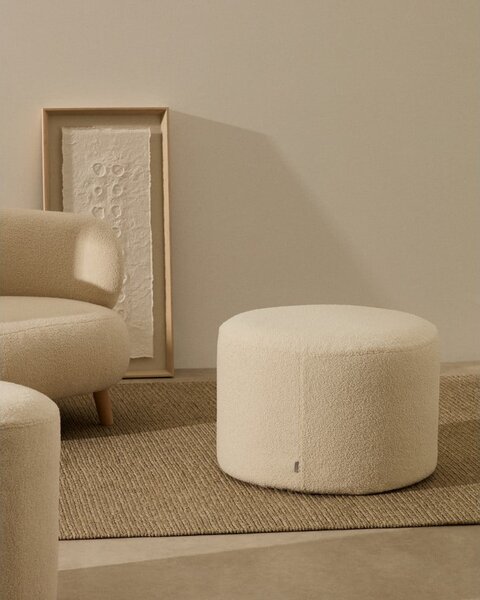Kremowy puf z materiału bouclé Kaeli – Kave Home
