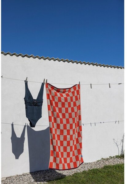 Pomarańczowo-beżowy ręcznik kąpielowy z bawełny organicznej frotte 70x133 cm Retro – Mette Ditmer Denmark
