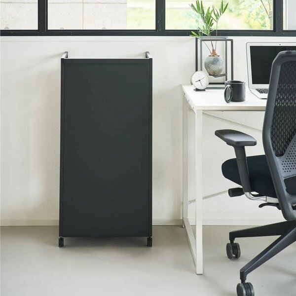 Czarny metalowy regał na kółkach 42x84,5x32 cm Tower – YAMAZAKI