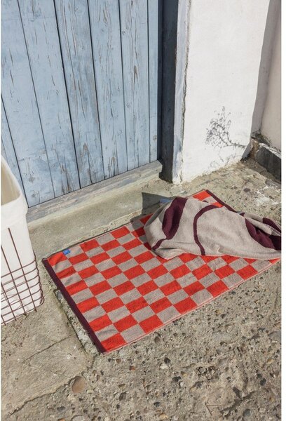 Pomarańczowo-beżowy dywanik łazienkowy pod prysznic z bio bawełny 50x80 cm Retro – Mette Ditmer Denmark
