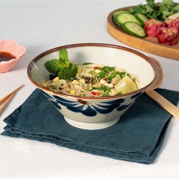 Niebiesko-beżowa porcelanowa miska na ramen 900 ml Flower – Rex London