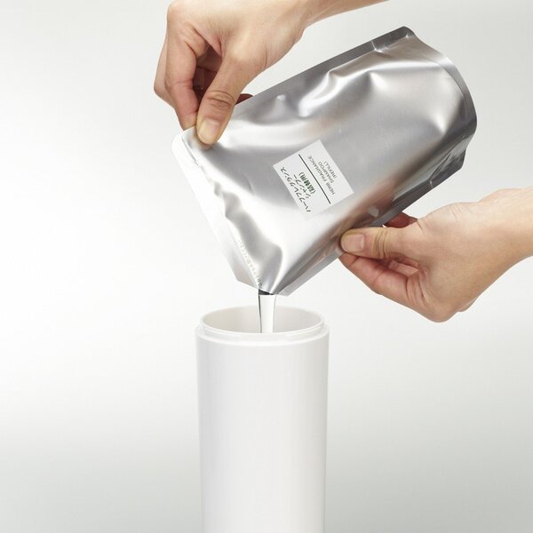 Biały plastikowy dozownik do mydła 500 ml Round – YAMAZAKI
