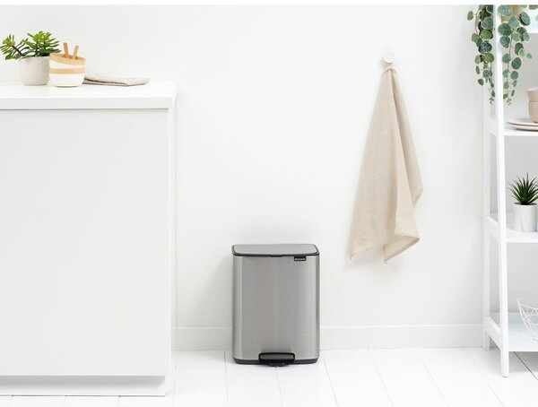 Stalowy kosz na śmieci z pedałem w kolorze matowego srebra 12 l Bo – Brabantia