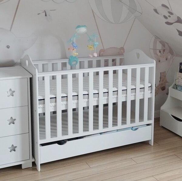 Zestaw mebli dziecięcych HEART BABY – łóżeczko, szafa i regał z serduszkiem