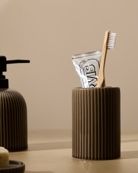 Ciemnobrązowy ceramiczny kubek na szczoteczki do zębów Selime – Kave Home