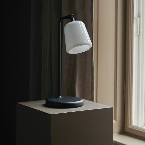 Lampa Stołowa New Works, Material New Edition, ściemnialny, czarny, salon, metal, design