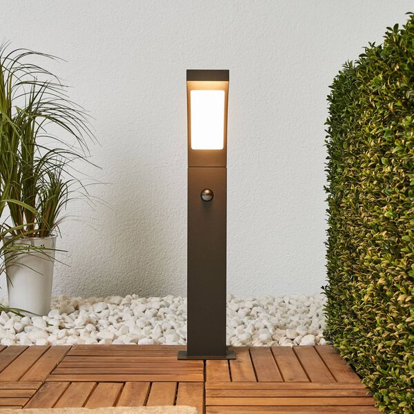 Lucande słupek oświetleniowy LED Juvia, 60 cm, czujnik ruchu, IP54 Juvia, czarny, aluminium, nowoczesny