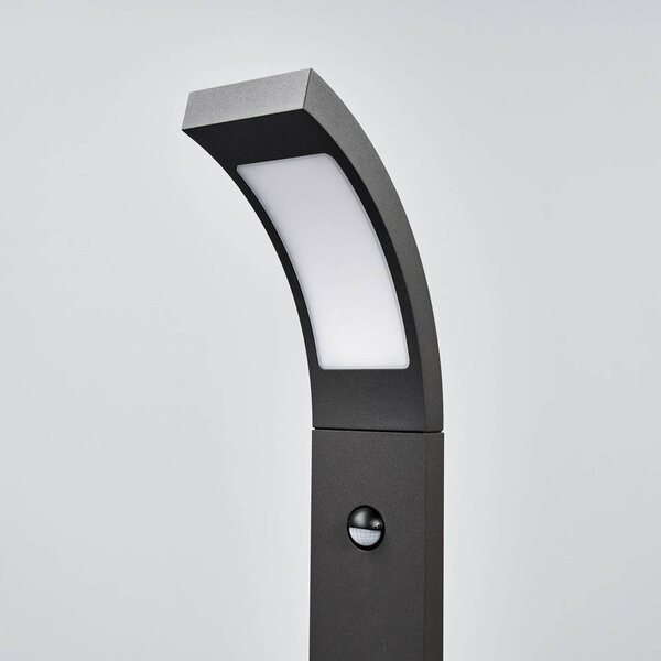 Lucande słupek oświetleniowy LED Juvia, 60 cm, czujnik ruchu, IP54 Juvia, czarny, aluminium, nowoczesny