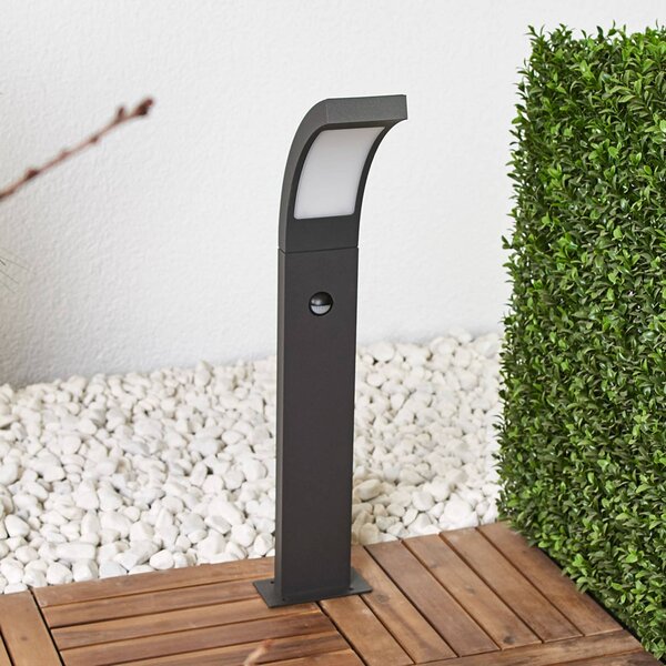 Lucande słupek oświetleniowy LED Juvia, 60 cm, czujnik ruchu, IP54 Juvia, czarny, aluminium, nowoczesny