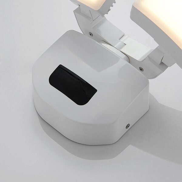 Lampa zewnętrzna z czujnikiem ruchu Nikias Lindby, biały / opal, aluminium, nowoczesny