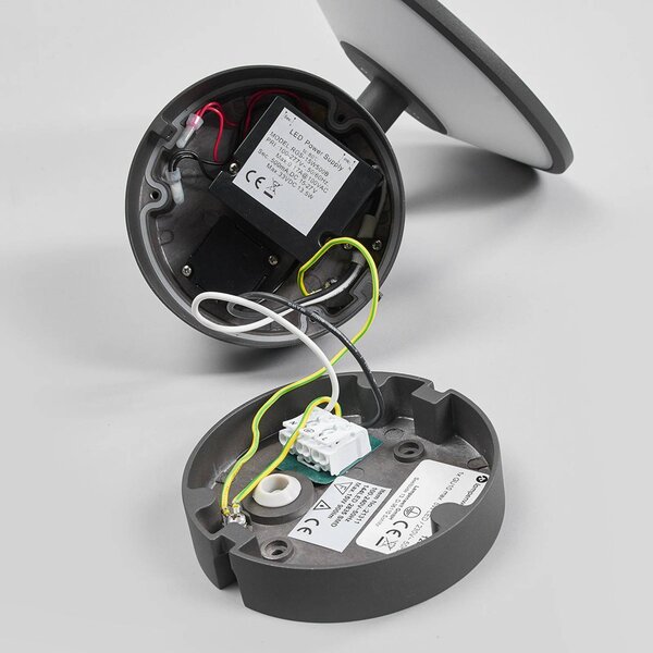 Kinkiet zewnętrzny LED z czujnikiem Fenia Lucande, czarny, aluminium, nowoczesny