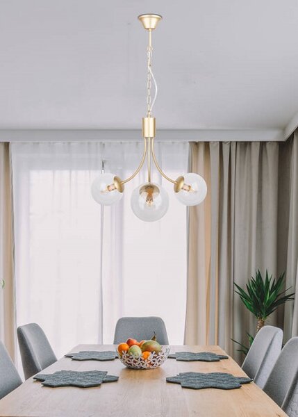 Elegancka lampa wisząca w kolorze mosiądzu z trzema szklanymi kloszami - V120 W6-Z49