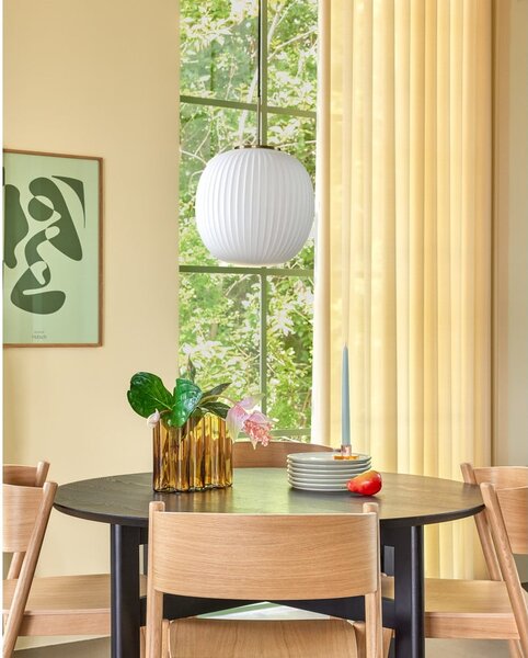 Biała lampa wisząca ze szklanym kloszem ø 32 cm Serene – Hübsch