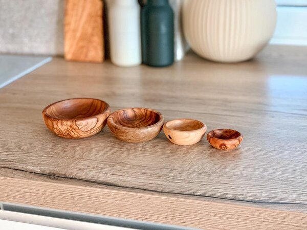 ČistéDřevo Zestaw małych miseczek z drewna oliwnego – 4 szt