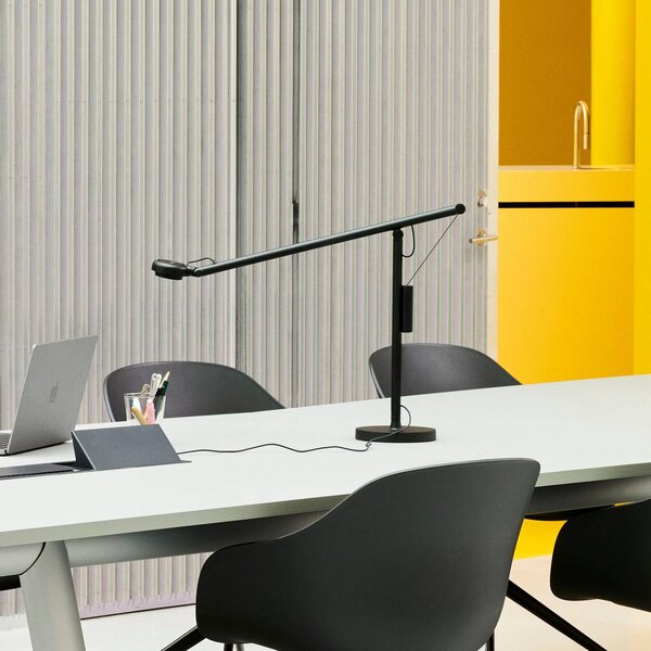 HAY Lampa biurkowa LED Fifty-Fifty, możliwość ściemniania, czarny, biuro, aluminium, design