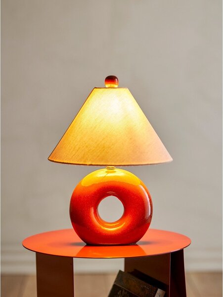 Czerwona/kremowa lampa stołowa ceramiczna z tekstylnym kloszem (wysokość 42 cm) Panja – Bloomingville