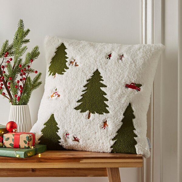 Poduszka dekoracyjna ze świątecznym motywem z materiału bouclé 45x45 cm Christmas Tree – Catherine Lansfield