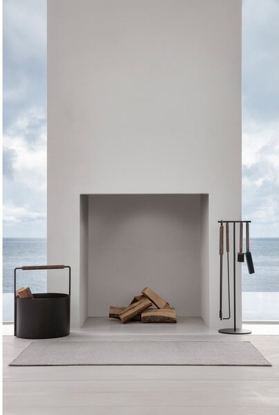 Czarny metalowy kosz na drewno Blomus Fireplace
