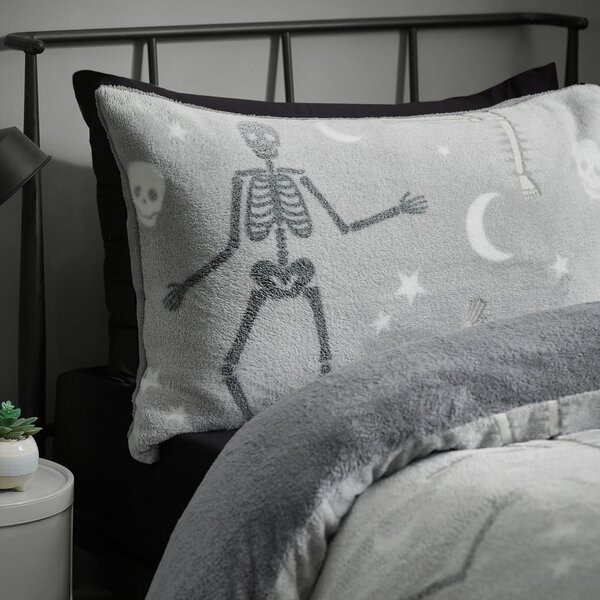 Szara fluorescencyjna pościel dziecięca jednoosobowa z mikropluszu 135x200 cm Halloween Skeleton – Catherine Lansfield
