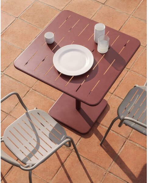 Stalowy stół ogrodowy 70x70 cm Brai – Kave Home