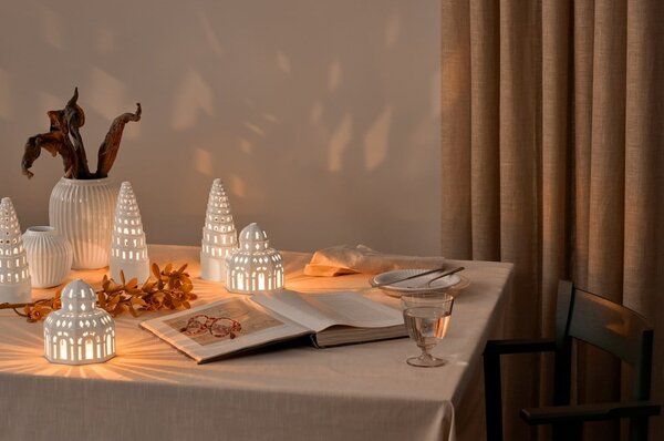 Biały ceramiczny świecznik świąteczny Kähler Design Lighthouse, ø 9 cm
