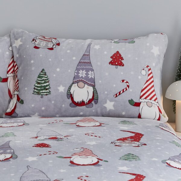 Szara pościel dwuosobowa z mikropluszu 230x220 cm Festive Gnomes – Catherine Lansfield