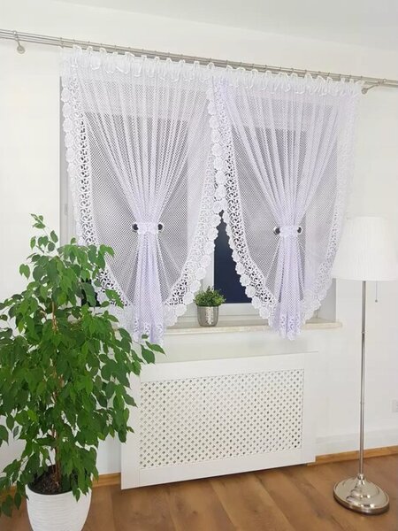 Firana uszyta z dwÃ³ch paneli ozdobiona gipiurÄ
