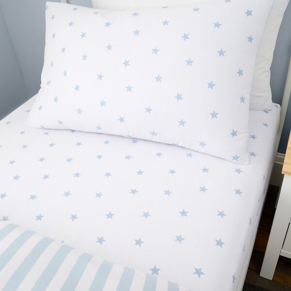 Biało-niebieskie bawełniane prześcieradło dziecięce do łóżeczka z gumką 70x140 cm Mini Star & Stripes – Bianca
