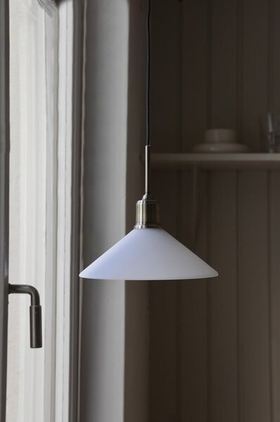 Lampa wisząca w kolorze mosiądzu z białym szklanym kloszem ø 25 cm Vela – Markslöjd