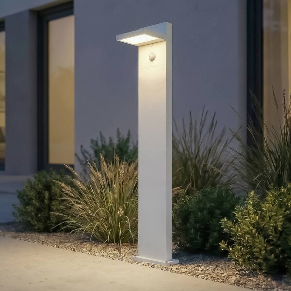 Słupek oświetleniowy LED Lucande Silvan, biały, 100 cm, czujnik, IP54 Silvan, biały / opal, aluminium, nowoczesny
