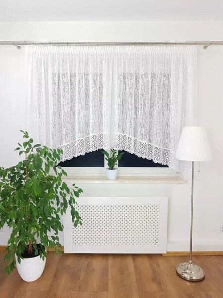 Modna firanka z Å¼akardu zdobiona gipiurÄ , uszyta w Åuk
