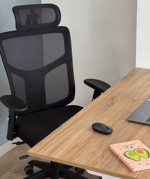 Ergonomiczne krzesło biurowe z siatki ErgoFly Star-E T-01, zgodne z normą BHP, kolor czarny