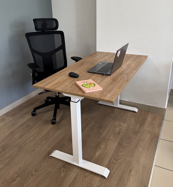 Ergonomiczne krzesło biurowe z siatki ErgoFly Star-E T-01, zgodne z normą BHP, kolor czarny